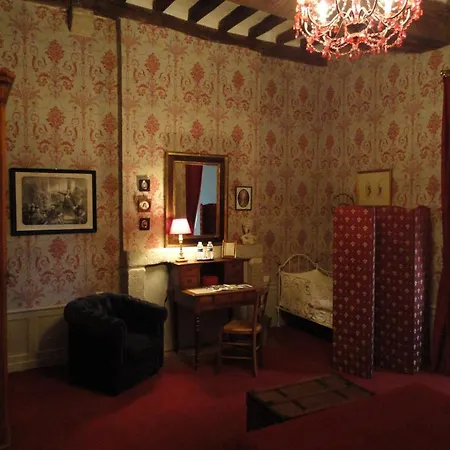 Chateau De La Cour Sainte-Gemmes-le-Robert